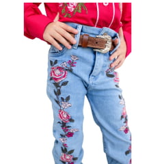 Calça Infantil Country City Jeans Azul Delavê Bootcut Com Bordados De Rosas Na Calça Toda Ref:DANI CID2045