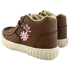 Coturno Destroyer Infantil Walk Baby Couro Chocolate Bordado Flores Rosa Solado Bege Ref: 023-002-049 A