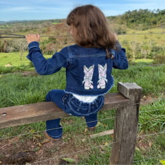 Jaqueta Cropped Infantil Country City Jeans Cecilia Azul Escuro Manga Longa Bordado Bota E Cactos Ref: JCI2048