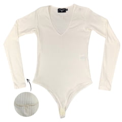 Body Feminino Moiadeiros Off White Manga Longa Decote V Canelado Com Logo no Punho Ref.BF127