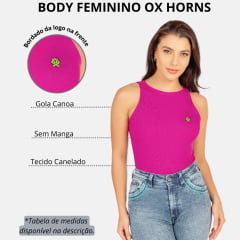 Body Feminino Ox Horns Framboesa (Fúcsia) Sem Manga Decote Canoa Com Logo Bordada Em Amarelo Neon Ref.7017