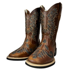 Bota Texana Feminina Big Bull Boots Couro Fóssil Mostarda B. Quadrado C/ Bordado Fundo Brilho Prata Ref:900-L397