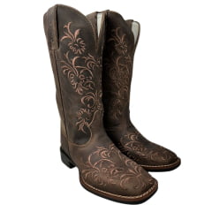 Bota Texana Feminina Durango Bico Quadrado Couro Marrom Med Dog Com Bordado Marrom REF: 1777102121G1M