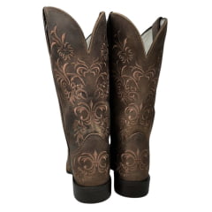 Bota Texana Feminina Durango Bico Quadrado Couro Marrom Med Dog Com Bordado Marrom REF: 1777102121G1M