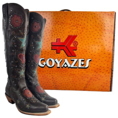 Bota Texana Feminina Goyazes Bico Fino Cano Alto Fashion Couro Mustang Tabaco Bordados Coloridos Ref: 259806-CC