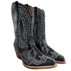 Bota Texana Feminina Goyazes Bico Fino Cano Médio Couro Mustang Preto Bordado Ref:264501-CC-05