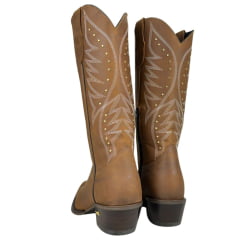 Bota Texana Feminina Jácomo Bico Fino Couro Crazy Amendoa Cano Alto Bordado Cru E Tachinhas Douradas Ref:90221/TCQ