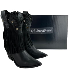 Bota Texana Feminina Kedoll Arara Brasil Preto Bico Fino Cano Médio Zíper E Franjas Detalhes Dourados - Ref:229