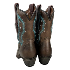 Bota Texana Feminina Vimar Bico Fino Cano Médio Couro Fóssil Castanho Com Bordado Azul/Verde Sola Genova-V00  REF: 11246