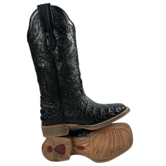 Bota Texana Feminina Vimar Bico Quadrado Couro Jacaré Fóssil Preto Com Bordado no Cano Sola Magnum V00 Ref.13103