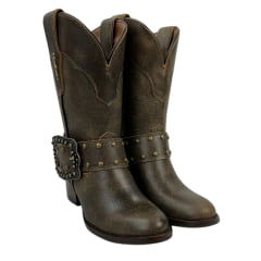 Bota Texana Feminina Vimar Bico Redondo Couro Rock Capuccino Com Detalhe Cinto Com Fivela Sola Ibiza V001 Ref:11232.