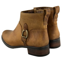 Botina Feminina Beretta Bico Redondo Couro Fóssil Castor Zíper Estribo Solado Montana Ref:3060