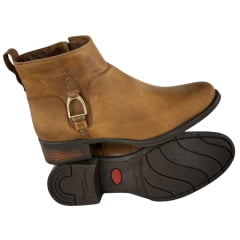 Botina Feminina Beretta Bico Redondo Couro Fóssil Castor Zíper Estribo Solado Montana Ref:3060