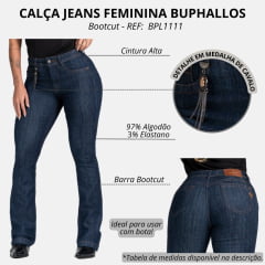 Calça Feminina Buphallos Jeans Azul Escuro Bootcut Com Detalhe De Medalha Com Cavalo No Bolso REF: BPL1111