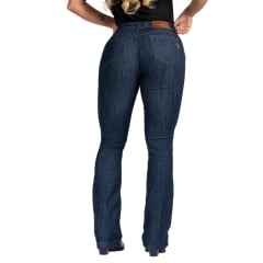 Calça Feminina Buphallos Jeans Azul Escuro Bootcut Com Detalhe De Medalha Com Cavalo No Bolso REF: BPL1111