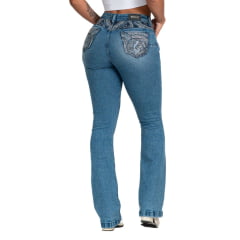 Calça Feminina Buphallos Jeans Azul Stonado Bootcut Com Pala E Bolsos Bordados Com Strass REF: BPL944