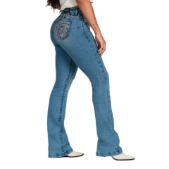 Calça Feminina Buphallos Jeans Azul Stonado Bootcut Com Pala E Bolsos Bordados Com Strass REF: BPL944