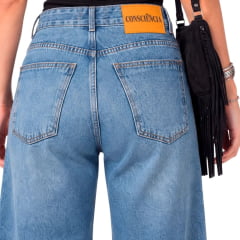 Calça Feminina Consciência Jeans Azul Médio Wide Hanger Com Recortes Ref:25774