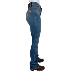 Calça Feminina Flare Miss Country Jeans Azul Médio Com Bordado No Bolso E Brilho Ref.1043