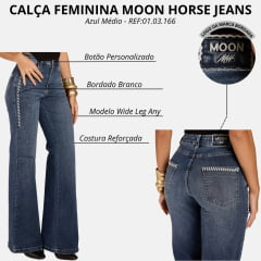 Calça Feminina Moon Horse Azul Médio Wide Leg Any Bordado Branco REF:01.13.166