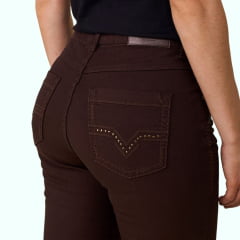Calça Feminina Moon Horse Jeans Marrom Flare Dark Brown com Tachinhas Douradas Ref: 01.03.135