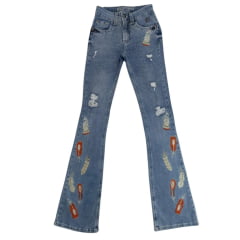 Calça Feminina República Caipira Jeans Texas Azul Delavê Com Bordados Pena E Strass Flare E Rasco Ref: 2033
