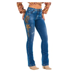 Calça Feminina Stabulos Jeans Azul Médio Com Bordado Horse E Floral Na Lateral Bootcut REF: STB381