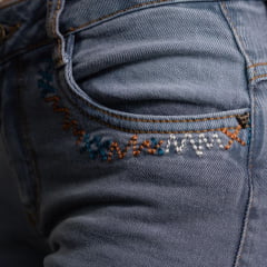 Calça Feminina Texas Farm Free Soul Jeans Bootcut Bordado Nos Bolsos E Pernas Ref:PDF056