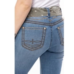 Calça Feminina Zenz Jeans Marfa Flare Bordado Verde Com Cinto De Tecido Fivela Bridão Ref:15432-ZW0225014