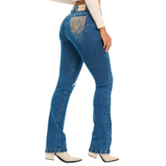 Calça Jeans Stabulos Jeans Claro Com Puídos BootCut Com Bordado Floral Nos Bolsos Traseiros e Brilho Ref.STB390