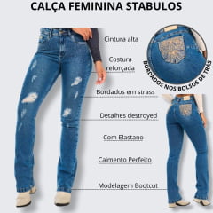 Calça Jeans Stabulos Jeans Claro Com Puídos BootCut Com Bordado Floral Nos Bolsos Traseiros e Brilho Ref.STB390