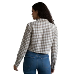 Camisa Cropped Feminina Os Moiadeiros Manga Longa Xadrez Bege E Branco Com Bolso E Logo Bege Ref:CFC34