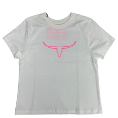 Camiseta Cropped Feminino Os Moiadeiros Manga Curta Off White Com Logo Bordado Longhorn Rosa Neon Ref:CRMF59