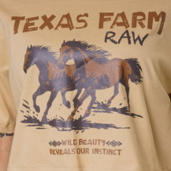 Cropped Feminino Texas Farm Oversized Spirit Manga Curta Bege Areia Estampa Cavalos Marrom REF:CCO001
