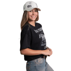 Cropped Feminino Texas Farm Oversized Spirit Manga Curta Preto Estampa Cavalos Cinza Chumbo Ref:CCO001