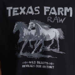 Cropped Feminino Texas Farm Oversized Spirit Manga Curta Preto Estampa Cavalos Cinza Chumbo Ref:CCO001