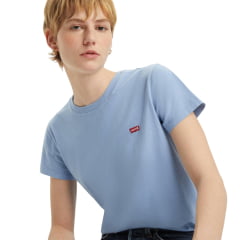 Camiseta Feminina Levi's Manga Curta Azul Clara Com Logo Pequeno Vermelho - REF: LB002-0184