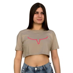 Camiseta Feminina Os Moiadeiros Bege Cropped Com Logo Em Pink REF: CMRF39