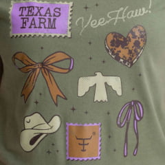 Camiseta Feminina Texas Farm Soft Friends Hip Manga Curta Verde Herbal Laço E Chapéu E Coração Ref:CFS0005