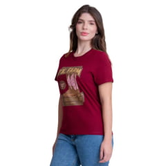 Camiseta Feminina Texas Farm Soft Friends Hip Manga Curta Vermelho Vinho Estampado Logo E Botas Ref:CFS0008