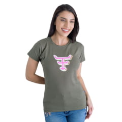 Camiseta Feminina Texas Farm Verde Floresta Babylook Manga Curta Com Logo Rosa E Amarelo REF: CF295