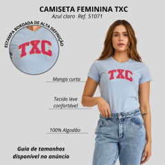 Camiseta Feminina TXC Manga Curta Slim Meia Malha Azul Claro Com Logo Bordada Em Rosa/Caramelo Ref:51071