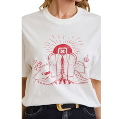 Camiseta Feminina TXC Oversize Fio 30 Manga Curta Off White Estampada Botas E Logo Vermelho Ref:51285