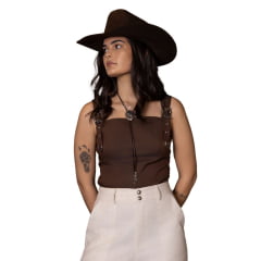 Regata Feminina Turkese Malha Canelada Buckle Marrom Com Alças De Fivelas Prata E Detalhe Ilhós Ref:TS135 Regata Feminina Turkese Malha Canelada Buckle Marrom Com Alças De Fivelas Prata E Detalhe Ilhós Ref:TS135