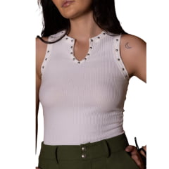 Regata Feminina Turkese Malha Canelada Off White Detalhe Gola Aberta E Tachinhas Prata Ref:RC11501