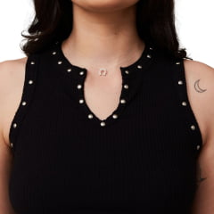 Regata Feminina Turkese Malha Canelada Preto Carrie Detalhe Gola Aberta E Tachinhas Prata Ref:RC11502