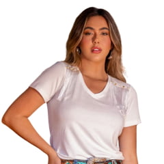 Camiseta T-Shirt Feminina Off White Com Pedras Brilhantes e Franja Nos Ombros Ref.TS29359