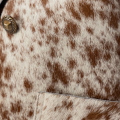 Jaqueta Feminina Zenz Western Mountains Em Couro De Pelo De Boi Mesclado Bege E Marrom Ref: ZW0126005-1641