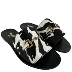 Sandália Rasteirinha Zenz Western Couro Pelo Vaca Preto E Branco Com Bridão Juanita Farm Ref: ZW0325071-1911