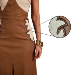 Vestido Feminino Moon Horse Midi Bicolor Abigail Marrom Bege Com Detalhes Bronze Alças E Zíper Ref: 01.10.403